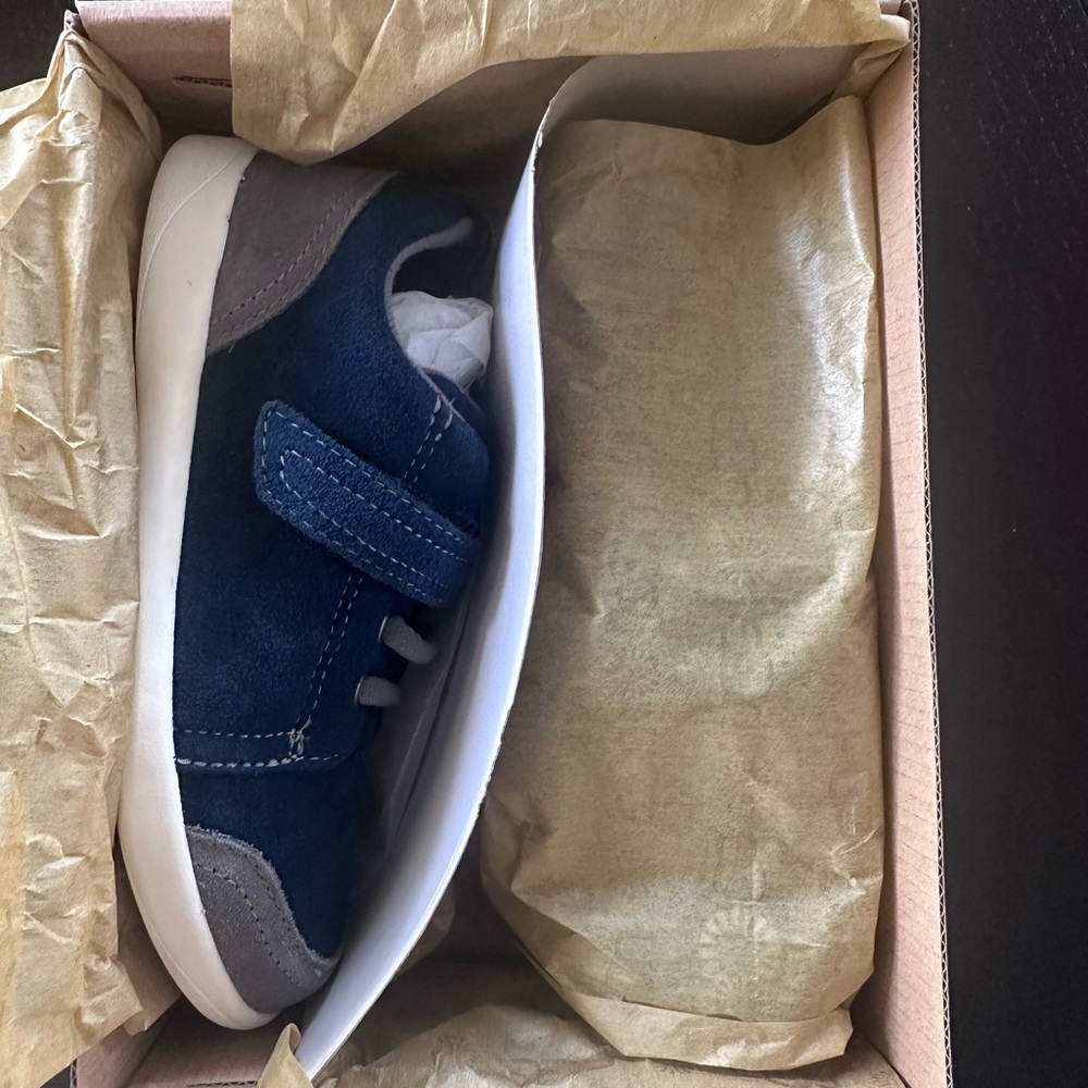 Brand new uggs kegan navy suede shoes